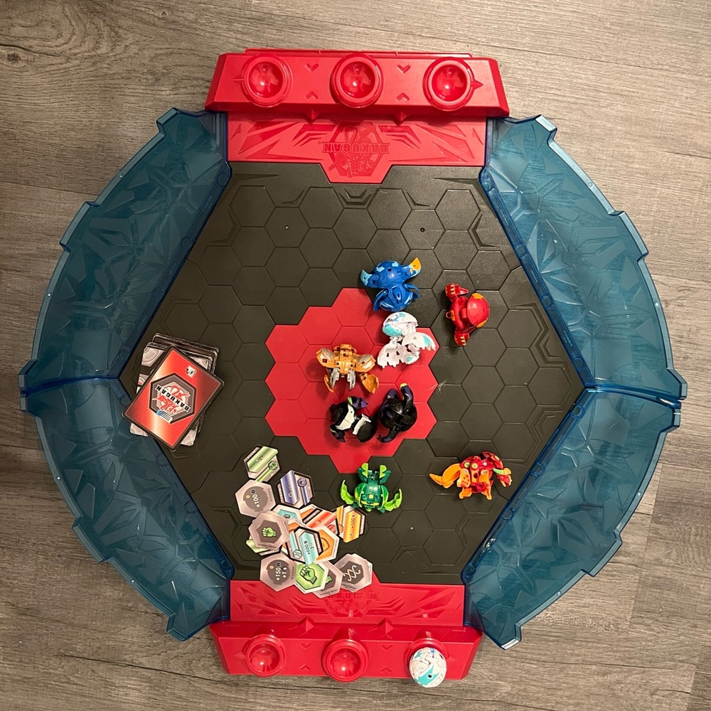 Bakuhan Battle Arena Playset with Red and Blue Accents